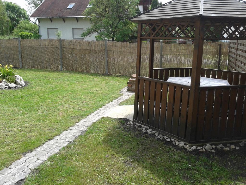Апартаменты Apartmanhaz Балатонфеньвеш Экстерьер фото