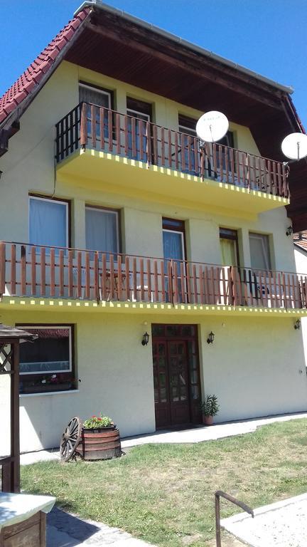 Апартаменты Apartmanhaz Балатонфеньвеш Экстерьер фото